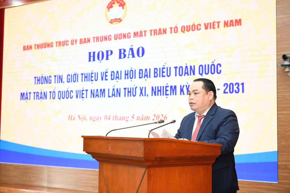 Ông Nguyễn Tuấn Anh, Phó Trưởng ban Tuyên giáo Cơ quan Ủy ban Trung ương MTTQ Việt Nam cung cấp thông tin tại buổi họp báo. Ảnh: Hữu Chánh