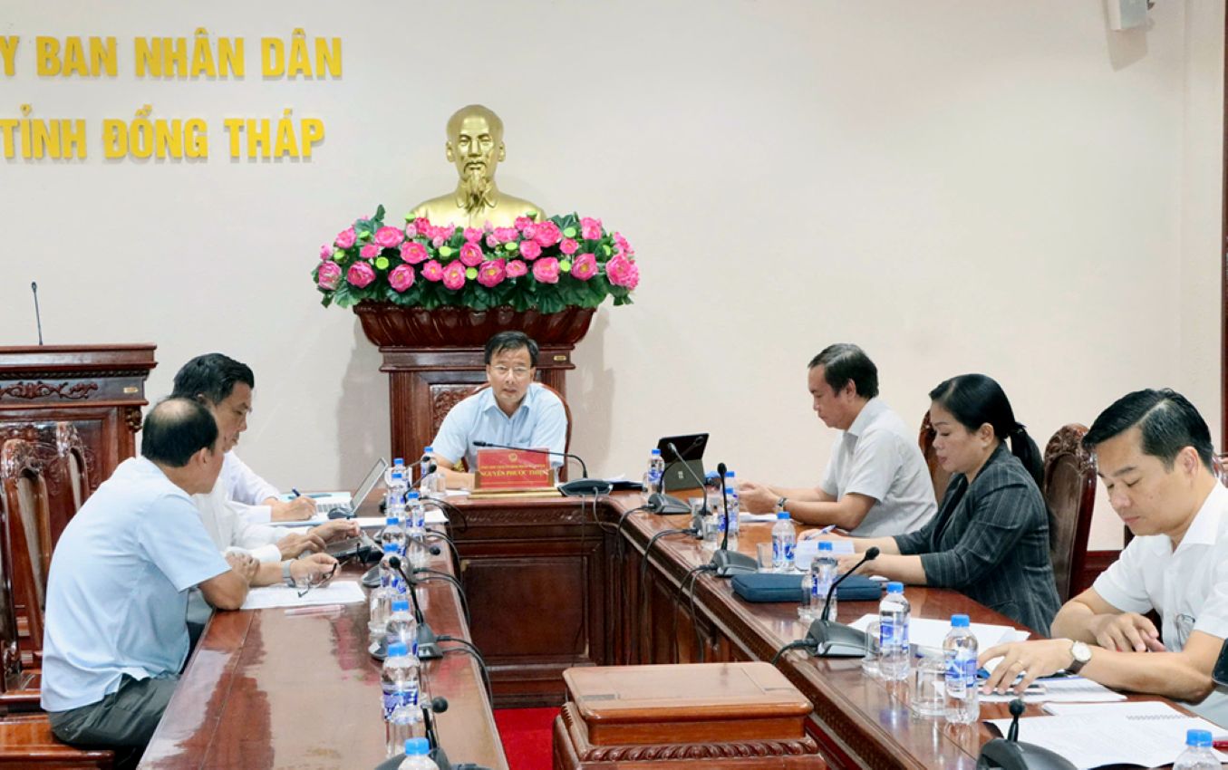 Phó Chủ tịch UBND tỉnh Đồng Tháp Nguyễn Phước Thiện chủ trì buổi làm việc tháo gỡ khó khăn đầu ra cho sầu riêng bước vào cao điểm thu hoạch. Ảnh: Việt Tiến 