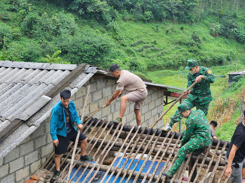 Những căn nhà dột nát dần được thay bằng những ngôi nhà kiên cố. Ảnh: Quốc Đạt
