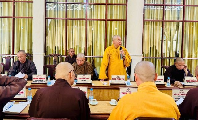 Ban Thư ký trình bày báo cáo tổng hợp những kết quả Phật sự nổi bật trong thời gian qua. Ảnh: Đăng Huy