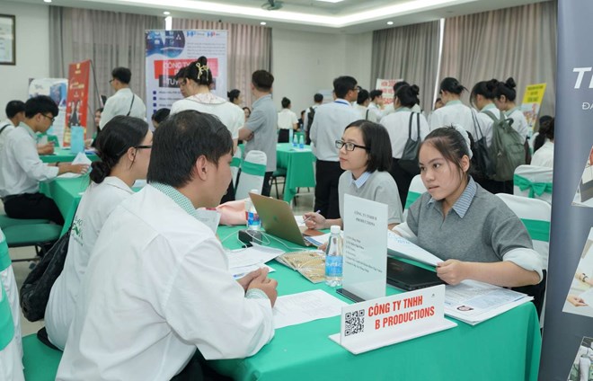 The 2026 Job Fair, organized by the Da Nang City Department of Home Affairs in coordination with Dong A University, has 209 businesses registered for recruitment with more than 41,000 workers. Photo: Phuong Chi
