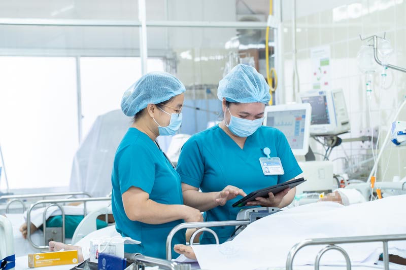 El Hospital Chợ Rẫy de Ciudad Ho Chi Minh ha coordinado proactivamente con los hospitales durante muchos años para capacitar y transferir técnicas de manera efectiva. Foto: Nguyễn Ly
