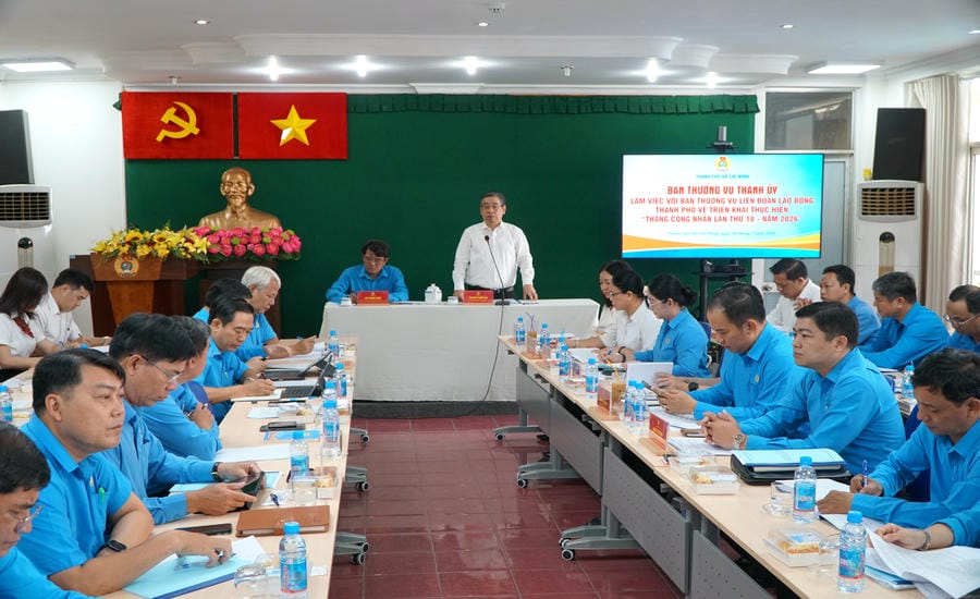 On May 4, the Standing Committee of the City Party Committee organized a working session with the Standing Committee of the Ho Chi Minh City Labor Federation on the implementation of the 18th Workers' Month in 2026. Photo: Thanh Chan