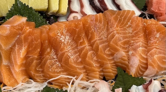 How to gain muscle and increase endurance with dishes made from salmon is being chosen by many people. Photo: Kieu Vu