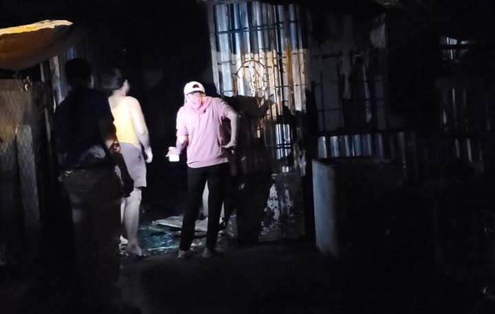 Fire in Nha Trang residential area causes the house to be completely burned. Photo: Duy Tuan