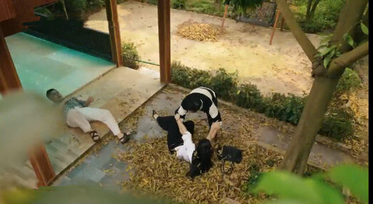 Lam appeared in time to rescue Thuong from the bad intentions of the usurier. Photo: VFC
