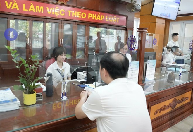 Minimum pension benefit rate between men and women. Photo: Pham Dong