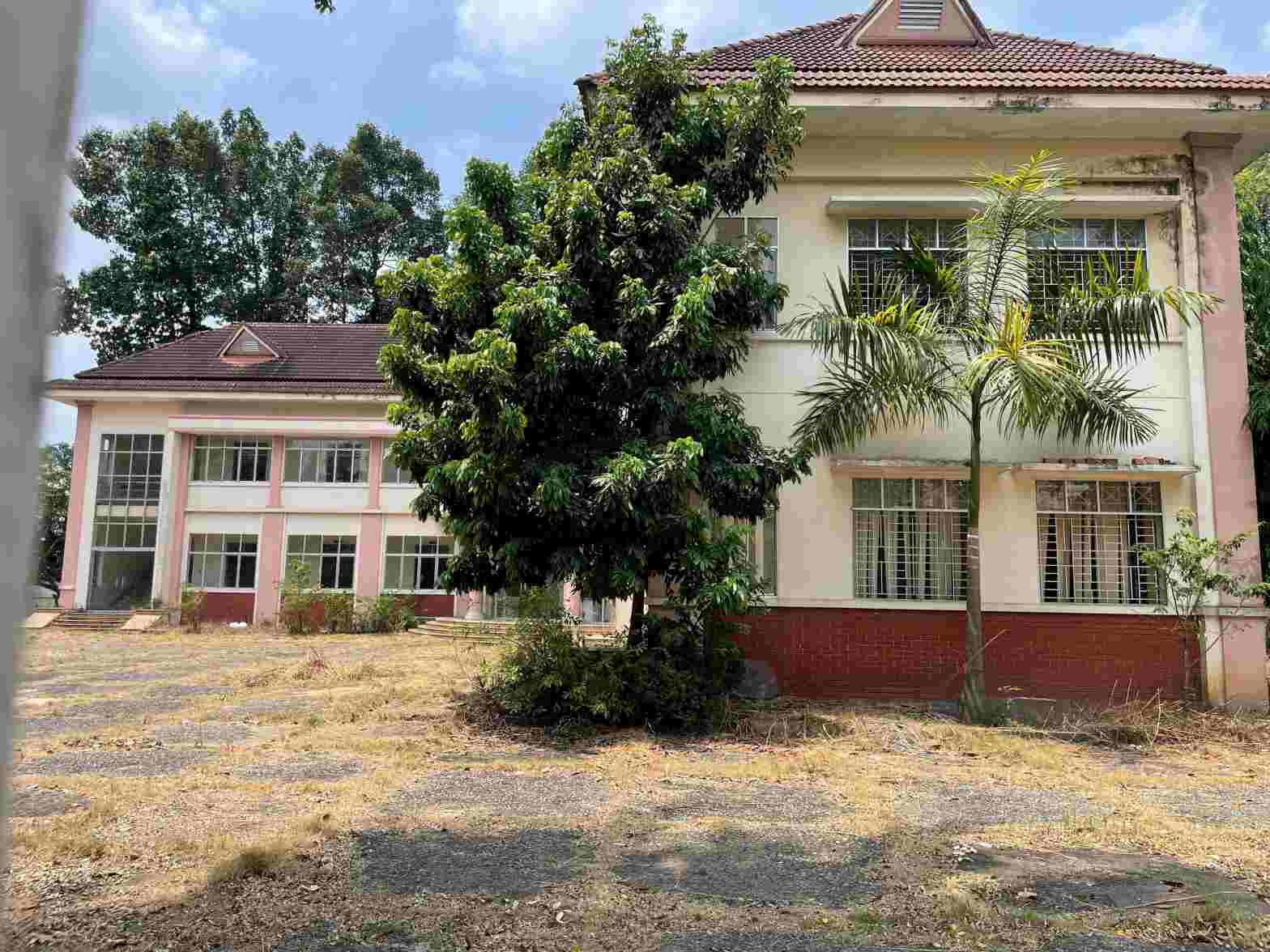 The old abandoned headquarters in Ho Chi Minh City is converted into a school. Photo: Dinh Trong