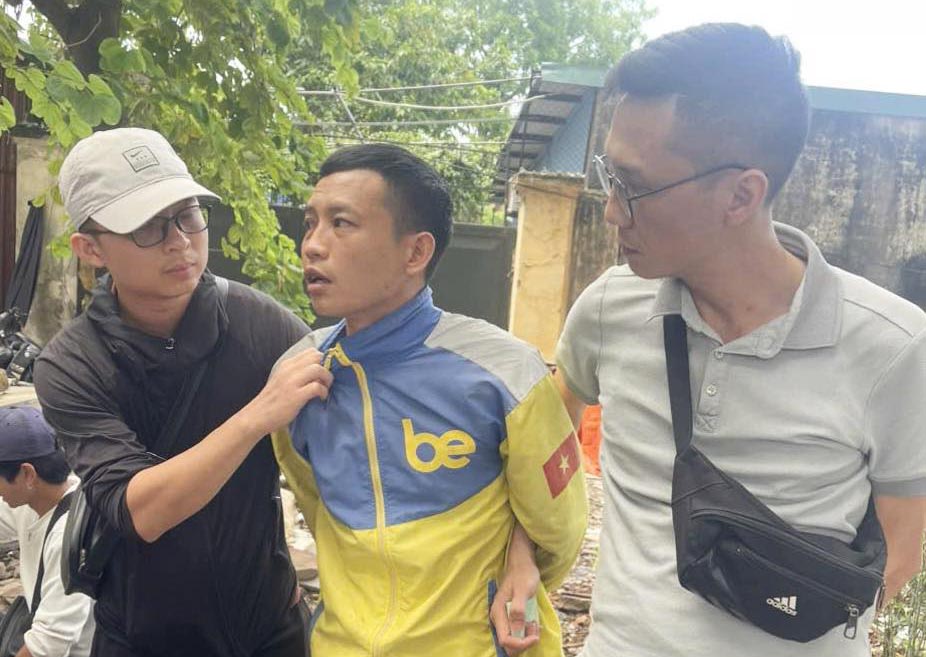 Đối tượng Nguyễn Quang Thoại sát hại vợ vì ghen tuông bị Công an bắt giữ khi đang lẩn trốn. Ảnh: Công an Tuyên Quang