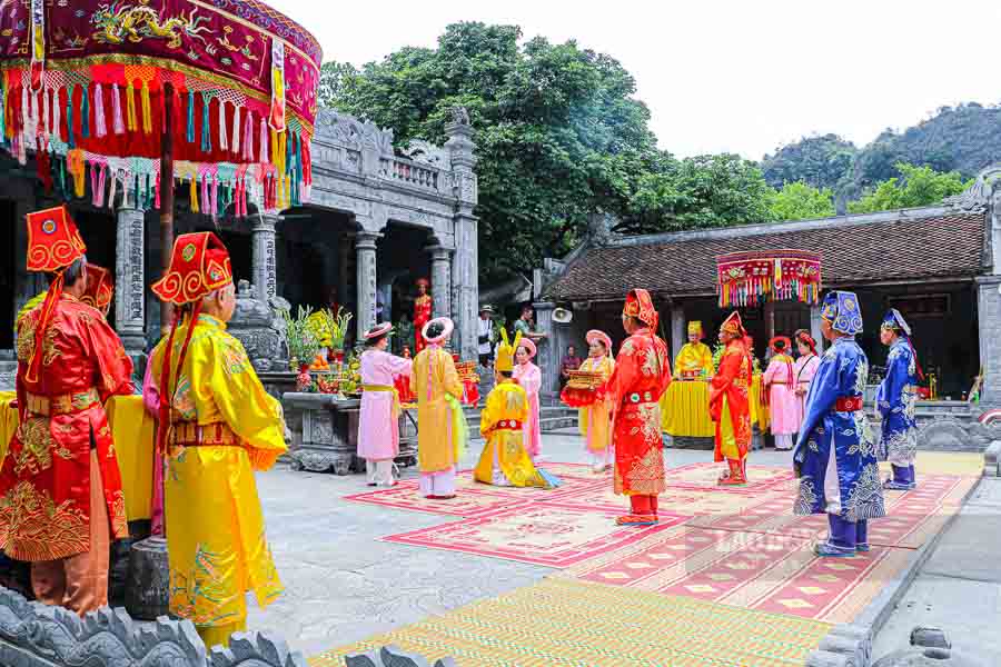 Gắn bảo tồn với phát triển du lịch văn hóa - tâm linh đang là hướng đi bền vững. Lễ hội đền Thái Vi vì thế không chỉ là niềm tự hào của người dân Ninh Bình mà còn lan tỏa hình ảnh vùng đất di sản. Việc “giữ lửa” lễ hội hôm nay cũng là cách gìn giữ ký ức lịch sử, nuôi dưỡng bản sắc dân tộc cho các thế hệ mai sau.