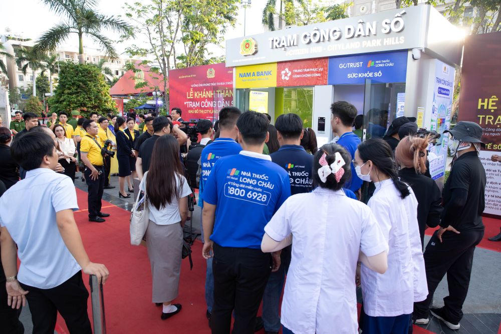 Trạm Công dân số xây dựng hệ sinh thái tiện ích phục vụ người dân. Ảnh: Long Châu 