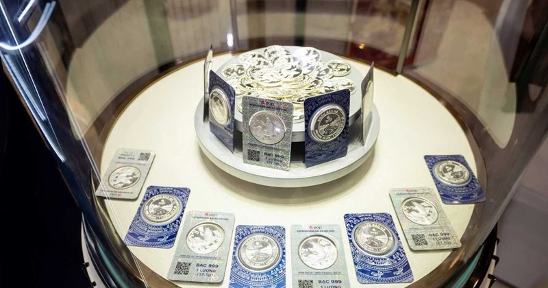Giá bạc tăng vọt 6.5%