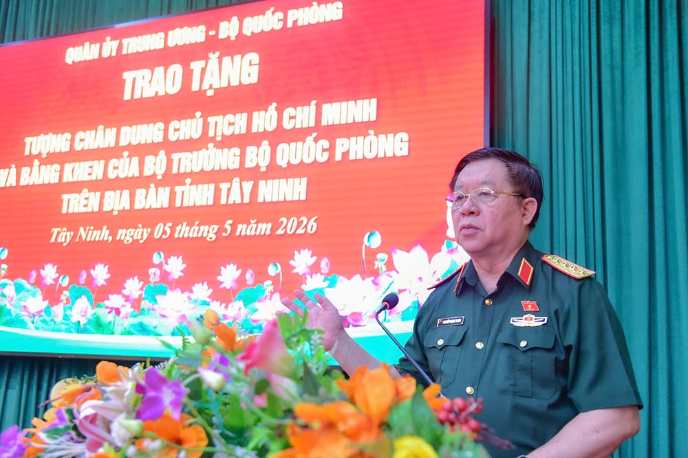 Đại tướng Nguyễn Trọng Nghĩa phát biểu. Ảnh: Lê Tiến