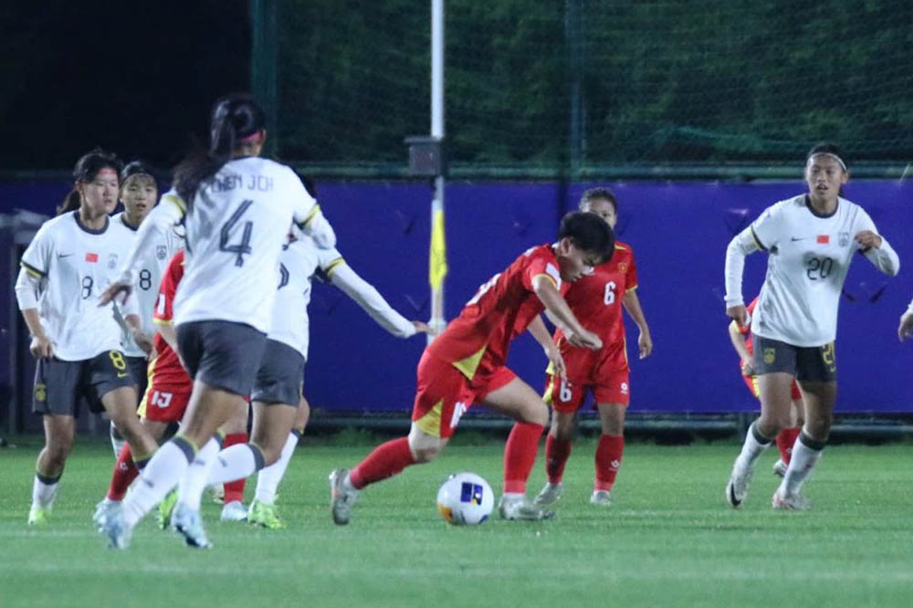 Vietnam U17 women's team still has a chance to advance if they beat Myanmar U17 women's team in the final match. Photo: VFF