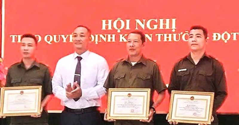 TP.HCM: Khen thưởng người dân bắt nghi phạm giết người, cứu bé 9 tháng tuổi