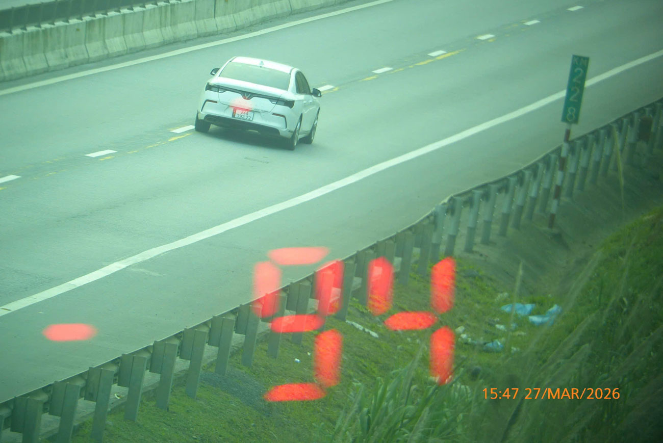 Nhiều phương tiện chạy quá tốc độ trên đoạn tuyến giới hạn tối đa 80km/h.