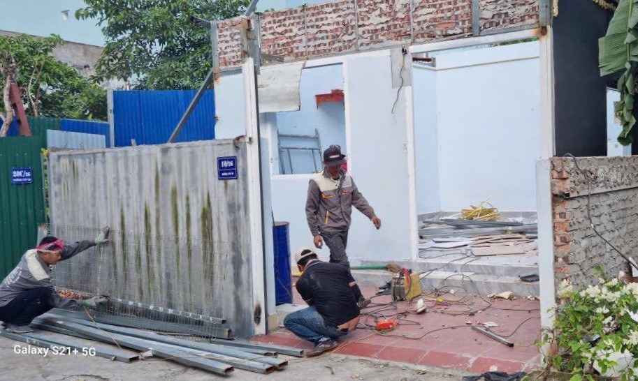 Hai An Ward mobilizes cases to voluntarily dismantle violating works. Photo: Hai An Ward