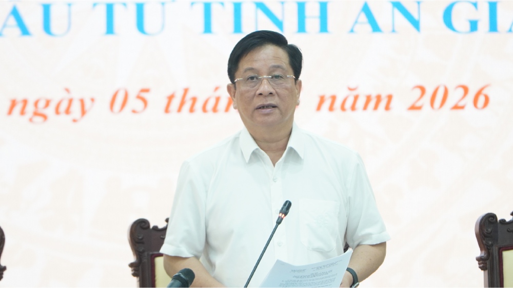 Chủ tịch UBND tỉnh An Giang Hồ Văn Mừng phát biểu tại hội nghị. Ảnh: Nguyên Anh