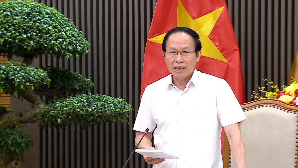 Member of the Party Central Committee, Deputy Prime Minister Le Tien Chau noted to consider whether to maintain the Coordinating Council for Dissemination and Legal Education at the commune level or not. Photo: VGP