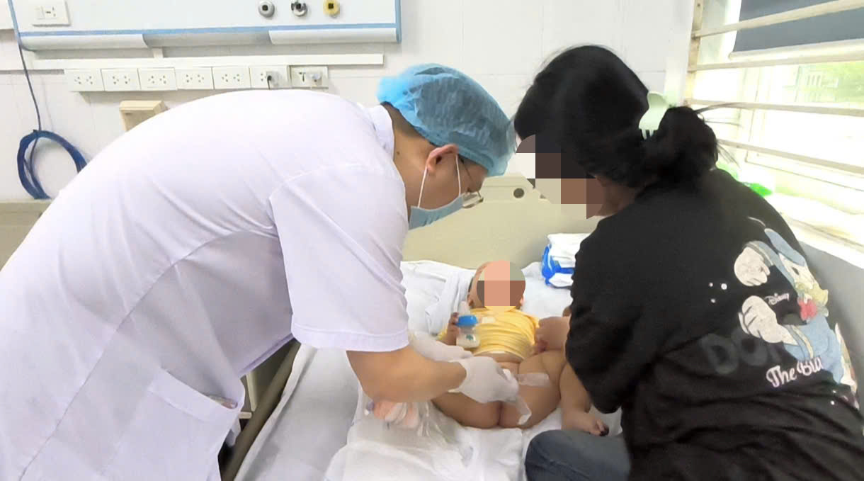Detection of malignant testicular tumor in a 13-month-old child. Photo: Thanh Dang