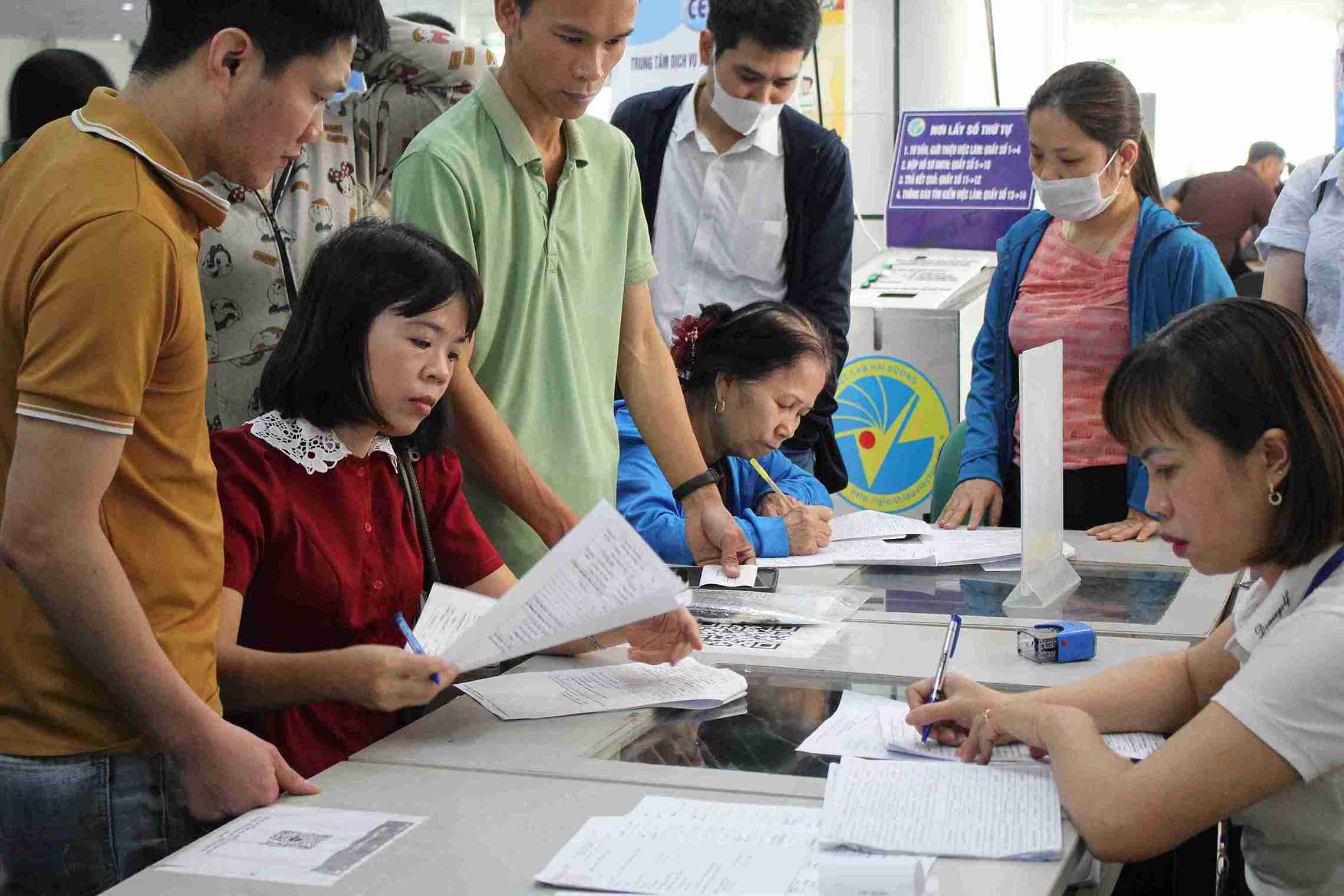A large number of workers participate in the Job Fair in Viet Hoa ward (Hai Phong city) on the morning of May 5. Photo: Mai Huong