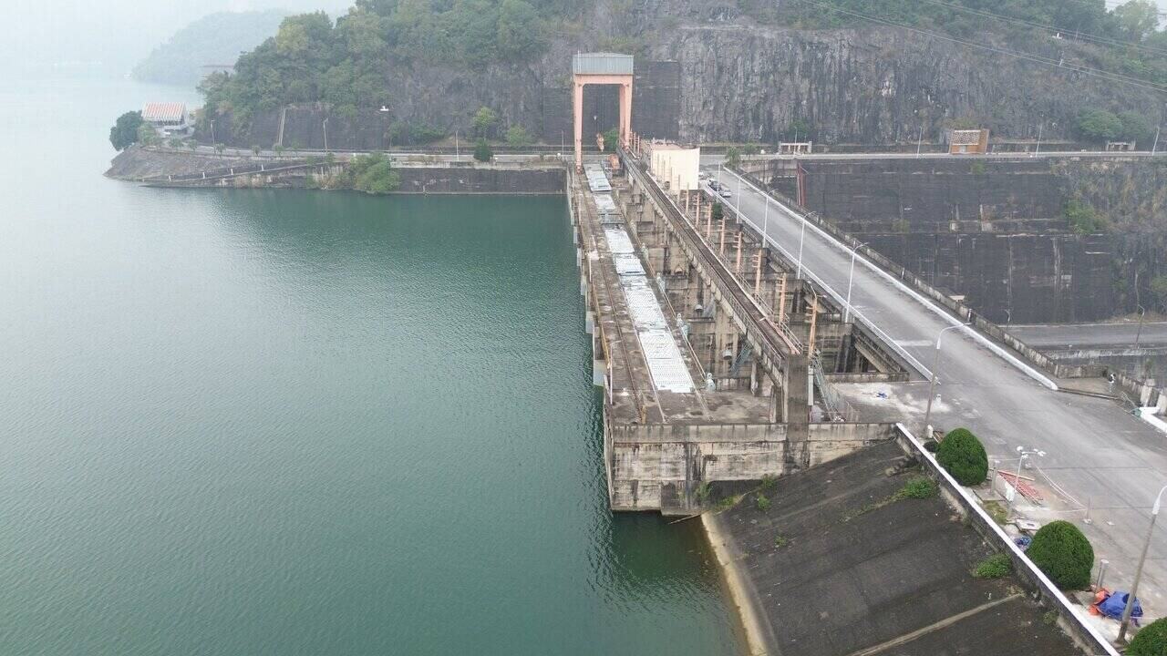 Hoa Binh Lake currently has an upstream water level of 108.48 m. Photo: Minh Nguyen