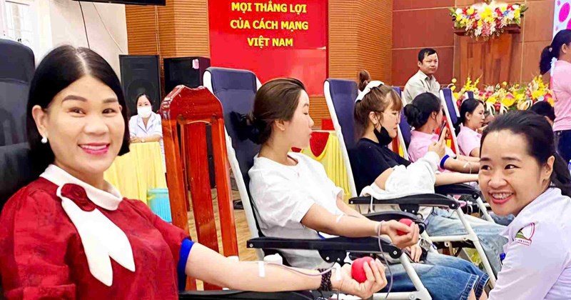 Hàng trăm công nhân Lâm Đồng tham gia hiến máu tình nguyện
