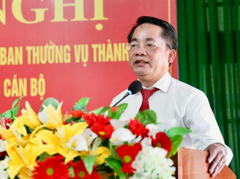 Ông Võ Như Toàn - Tân Bí thư Đảng ủy xã Trà Tập, Đà Nẵng phát biểu nhận nhiệm vụ. Ảnh: Trường An
