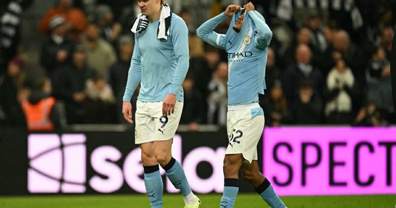 12 phút hỗn loạn khiến Man City lỡ cơ hội vô địch