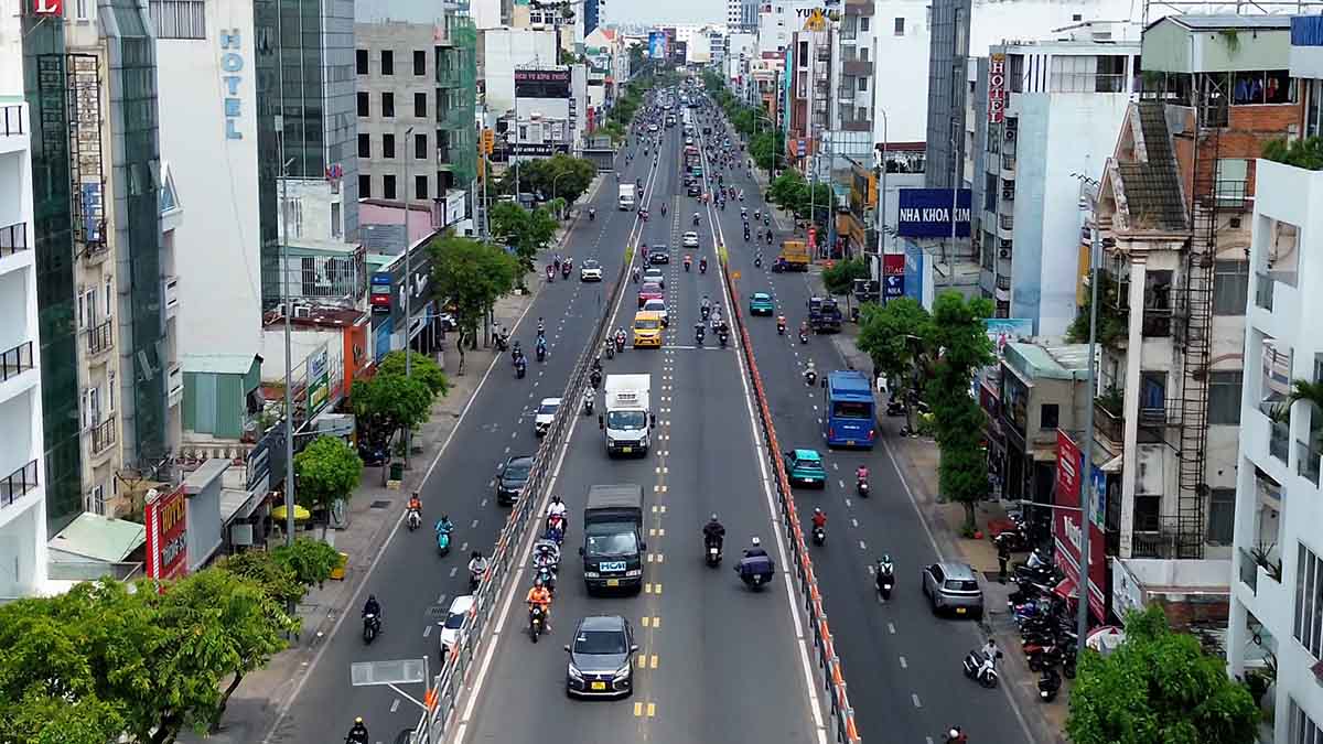 Hô Chi Minh-Ville organisera bientôt une route à 3 voies avec des voies flexibles sur l'axe Cộng Hòa. Photo: Anh Tú