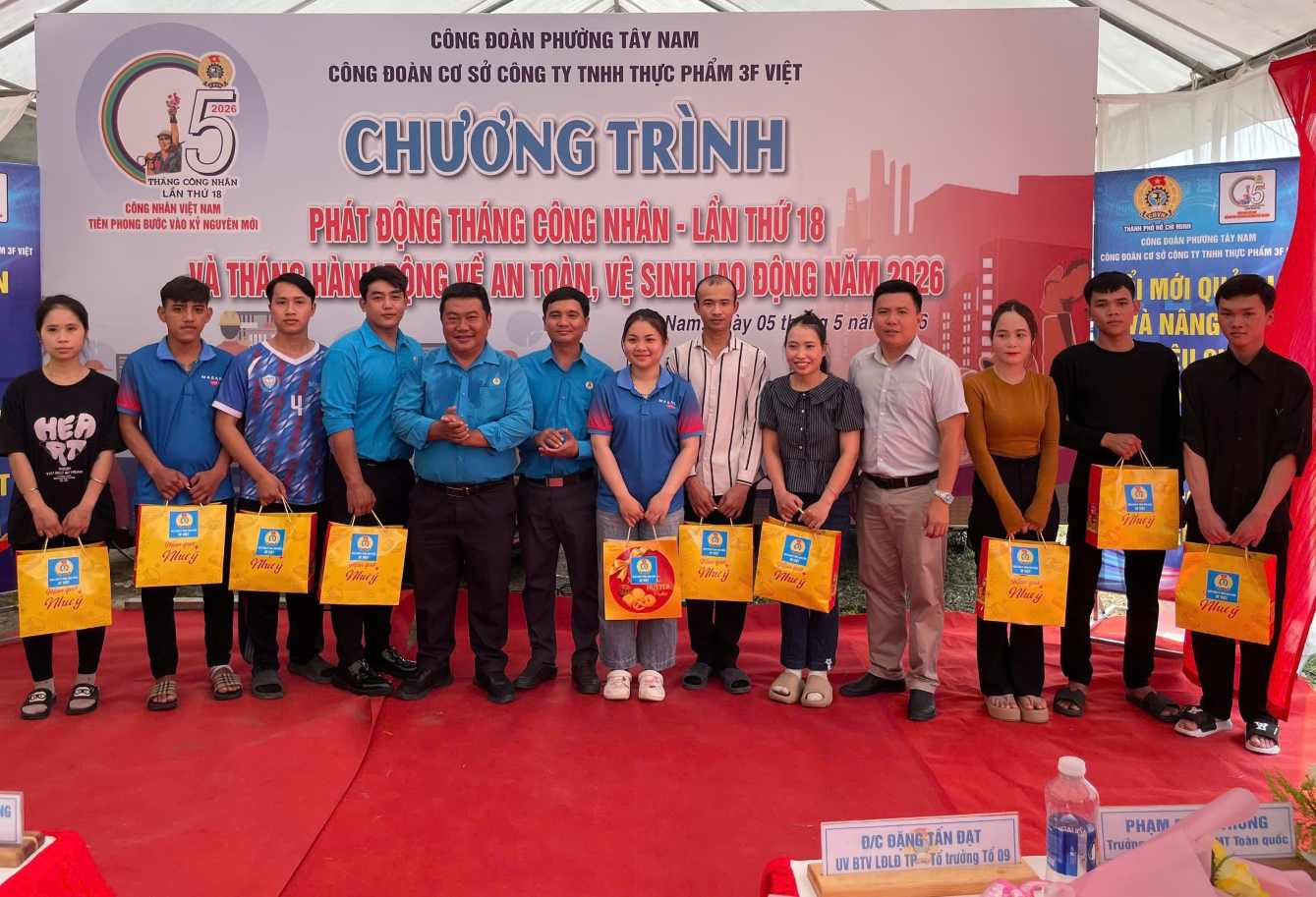 Ông Đặng Tấn Đạt - Uỷ viên Ban Thường vụ LĐLĐ TPHCM, Tổ Trưởng Tổ Công tác Quản lý địa bàn Số 9 (