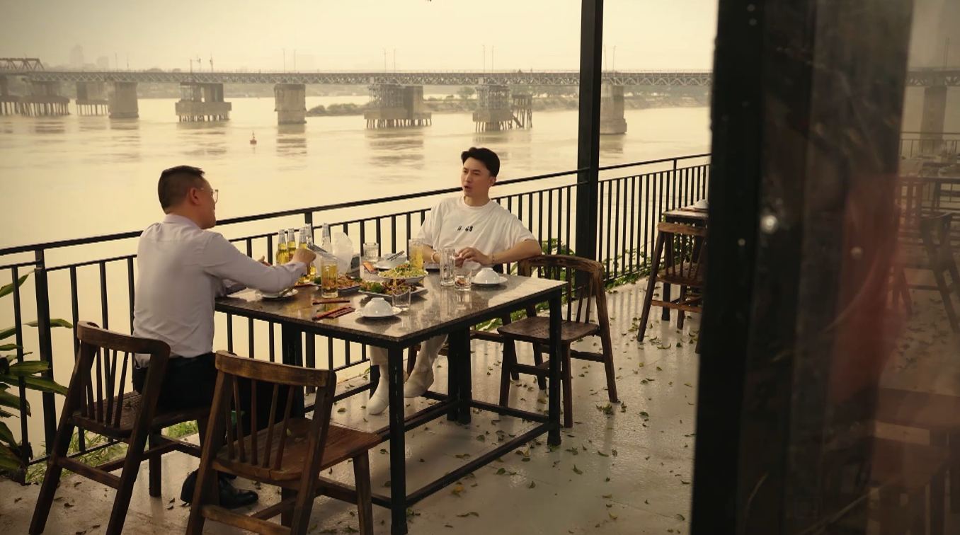 Dũng đắc ý vì kế hoạch cao tay. Ảnh: VFC. 