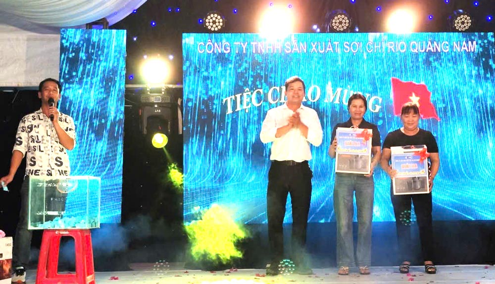 Lucky draw program in "Rio Day 2026". Photo: Duy Xuyen Trade Union