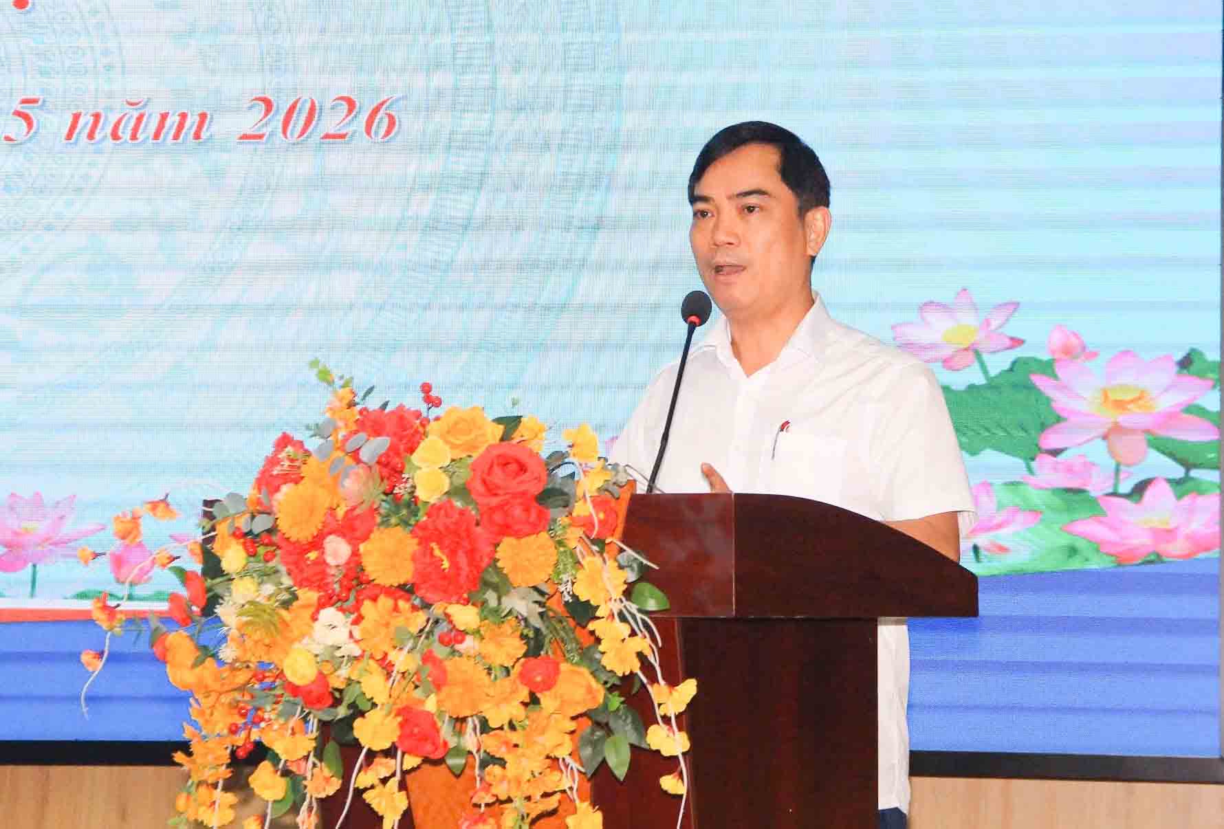 TS Nguyễn Văn Khoa - Giám đốc Sở Giáo dục và Đào tạo Nghệ An thông tin về việc chuyển đổi Trường Phổ thông Hermann Gmeiner Vinh sang trường công lập. Ảnh: Ngọc Anh