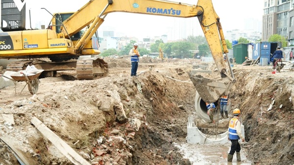 Đường Vành đai 2,5 đang được nhà thầu, đơn vị thi công gấp rút thực hiện để hoàn thành dự án. Ảnh: Hải Lê