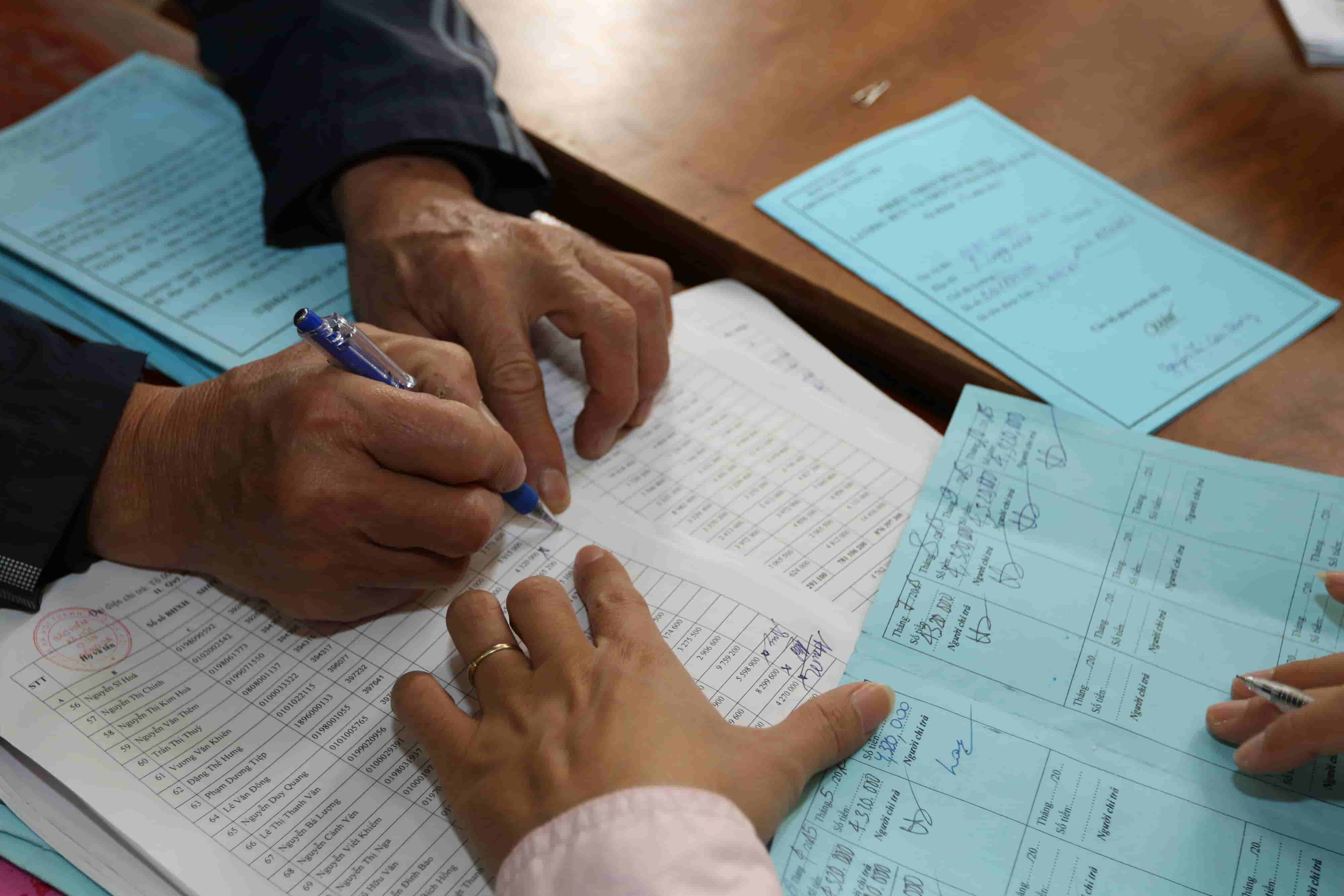 Regulations on pension deduction, social insurance allowances, and unemployment benefits are based on Decision 2222/QD-BHXH in 2025 and Clause 27 Article 1 of Decision 313/QD-BHXH. Photo: Hai Nguyen.