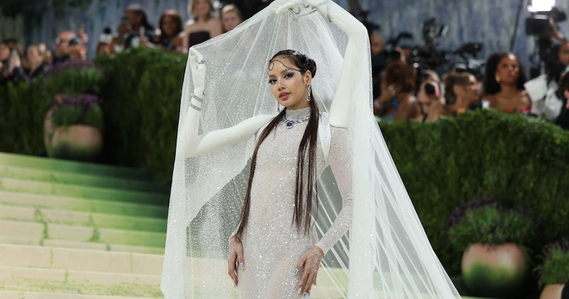 Met Gala 2026: Madonna, Lisa, Anne Hathaway và diện mạo ấn tượng