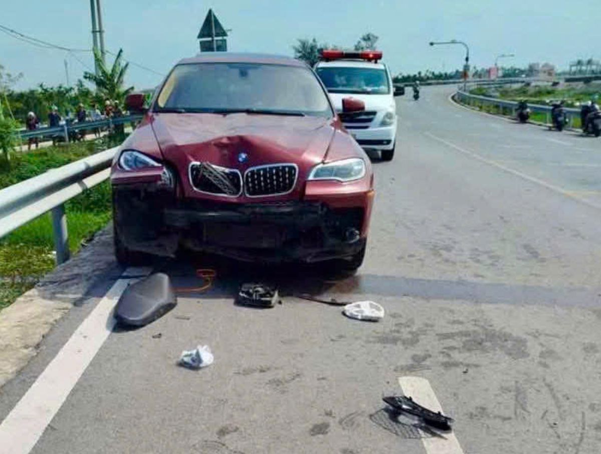 Un homme décède après une collision avec une voiture sur une route côtière dans la commune de Hải Quang, province de Ninh Bình. Photo: Fournie par les habitants