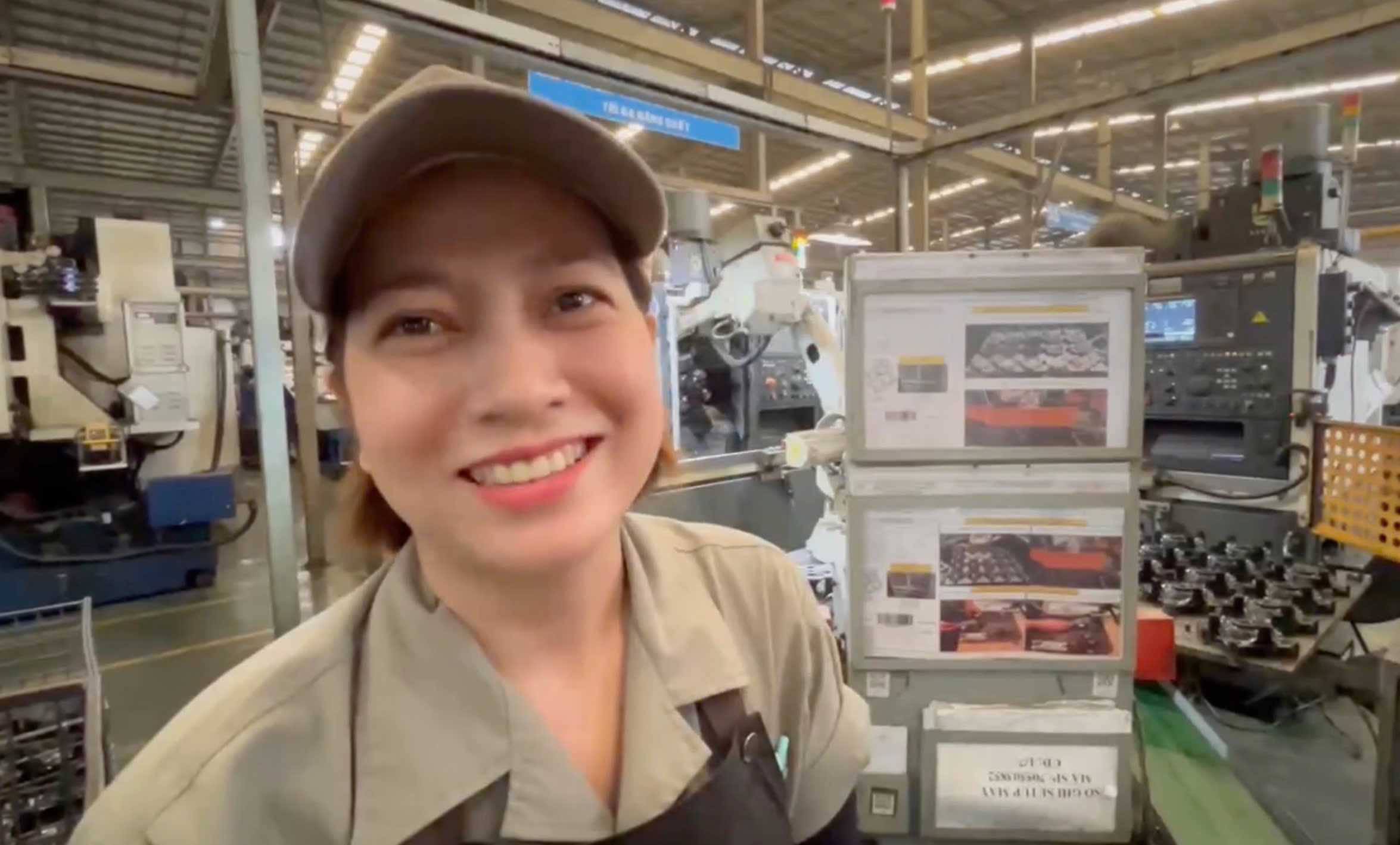 Des ouvrières à Đồng Nai exploitent des machines CNC. Photo: HAC