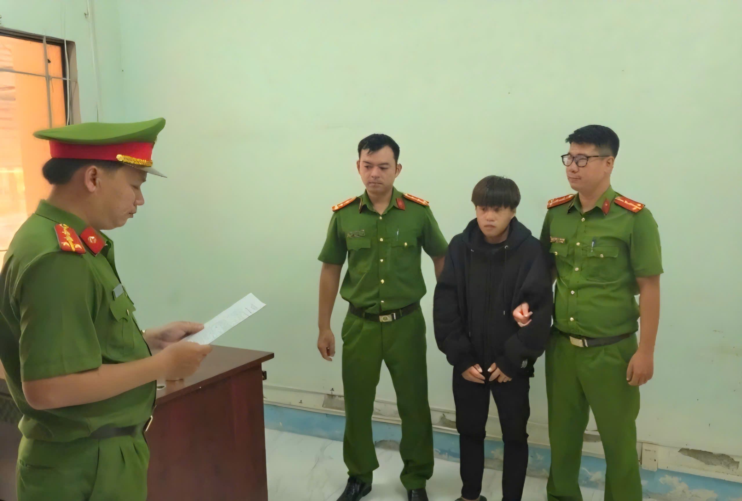 The investigating agency issued decisions to prosecute and execute arrest warrants for Vo Dang Ngoc. Photo: Police provided