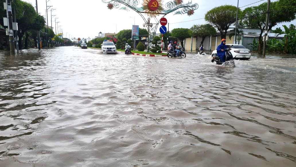 Mỗi khi mưa lớn Cà Mau thường xuyên bị ngập lụt (ảnh chụp tháng 11.2025). Ảnh: Nhật Hồ.