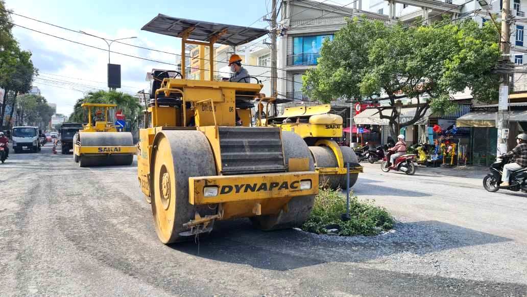 Nâng cấp tuyến đường Trần Phú, phường Bạc Liêu, tỉnh Cà Mau phòng chống ngập lụt (ảnh chụp tháng 12.2025). Ảnh: Nhật Hồ.
