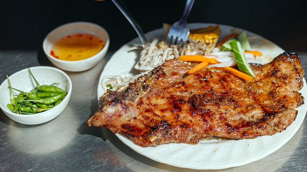 Broken rice is loved by many tourists. Photo: Michelin Guide