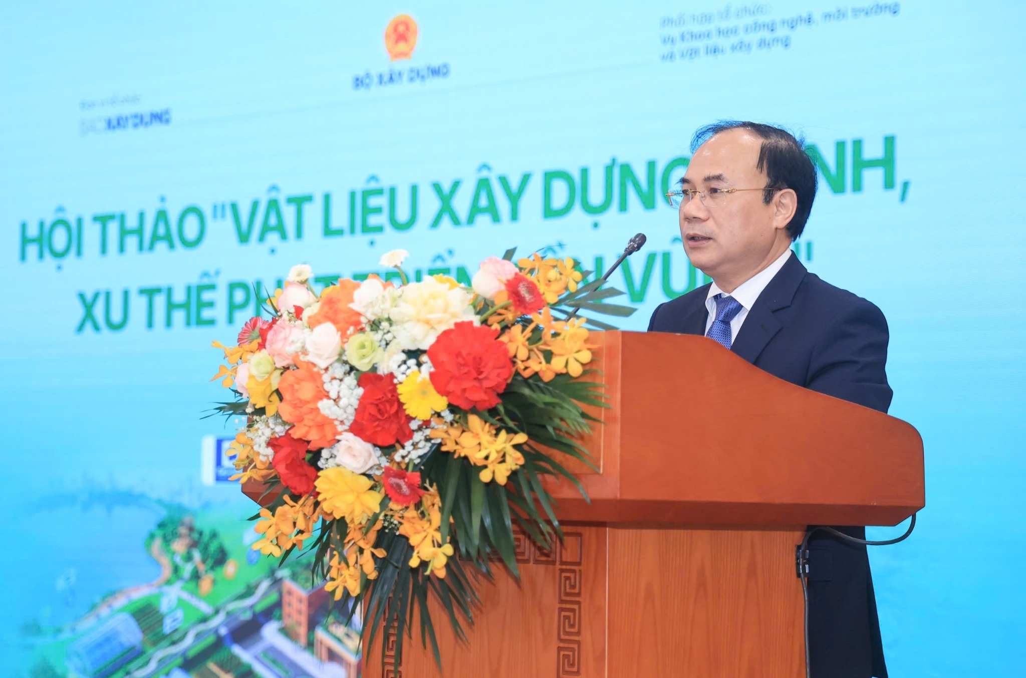 Thứ trưởng Bộ Xây dựng Nguyễn Văn Sinh phát biểu tại Hội thảo. Ảnh: BTC