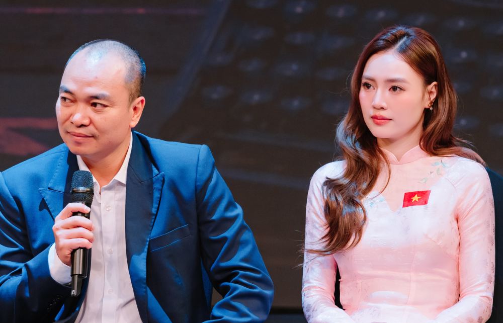 Ninh Duong Lan Ngoc and director Tran Ka My at the project announcement ceremony of the movie "Mật mã Đông Dương". Photo: Producer