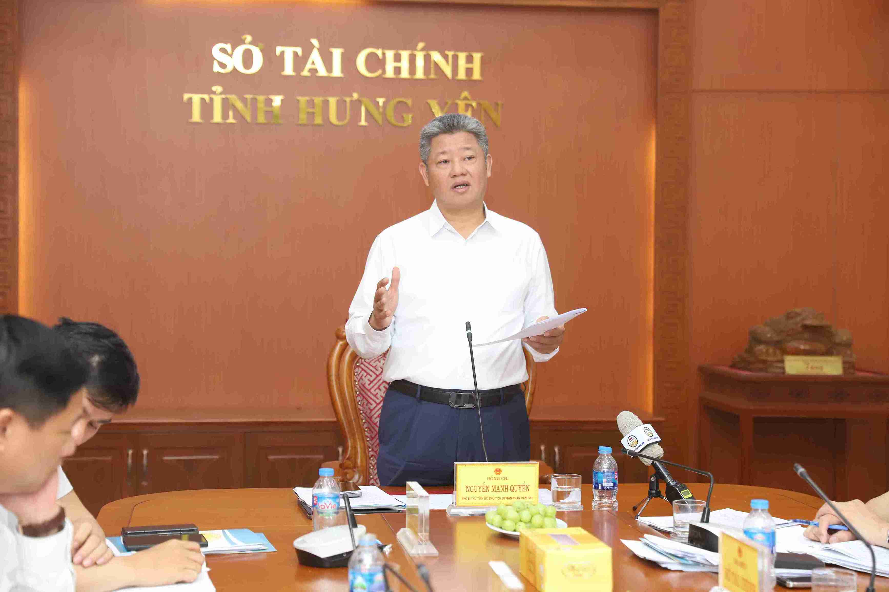 Chủ tịch UBND tỉnh yêu cầu tăng tốc giải ngân, tránh “điểm nghẽn” quý II. Ảnh: Hải Minh
