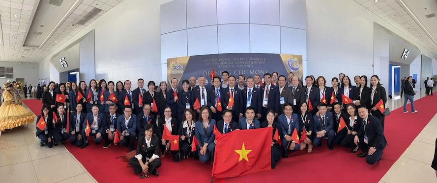 Đoàn chuyên gia, bác sĩ nha khoa của Việt Nam tham dự APDC năm ngoái tại Philipine. Ảnh: BVCC