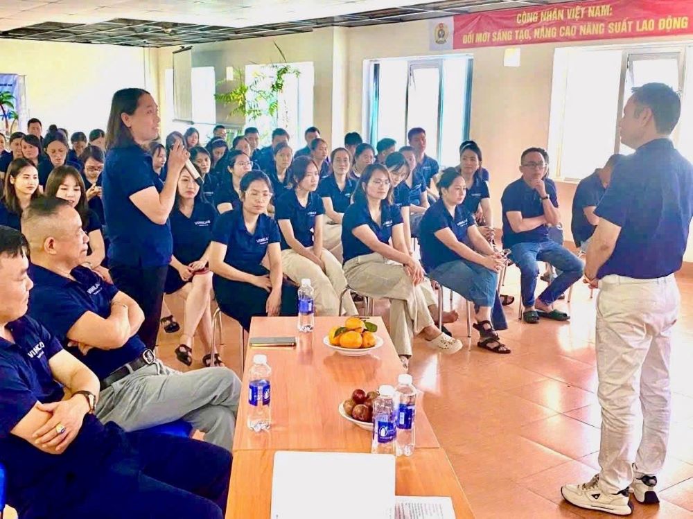 Quy Hop Commune Trade Union promotes labor safety skills and office culture for union members and workers. Photo: Nghe An Trade Union