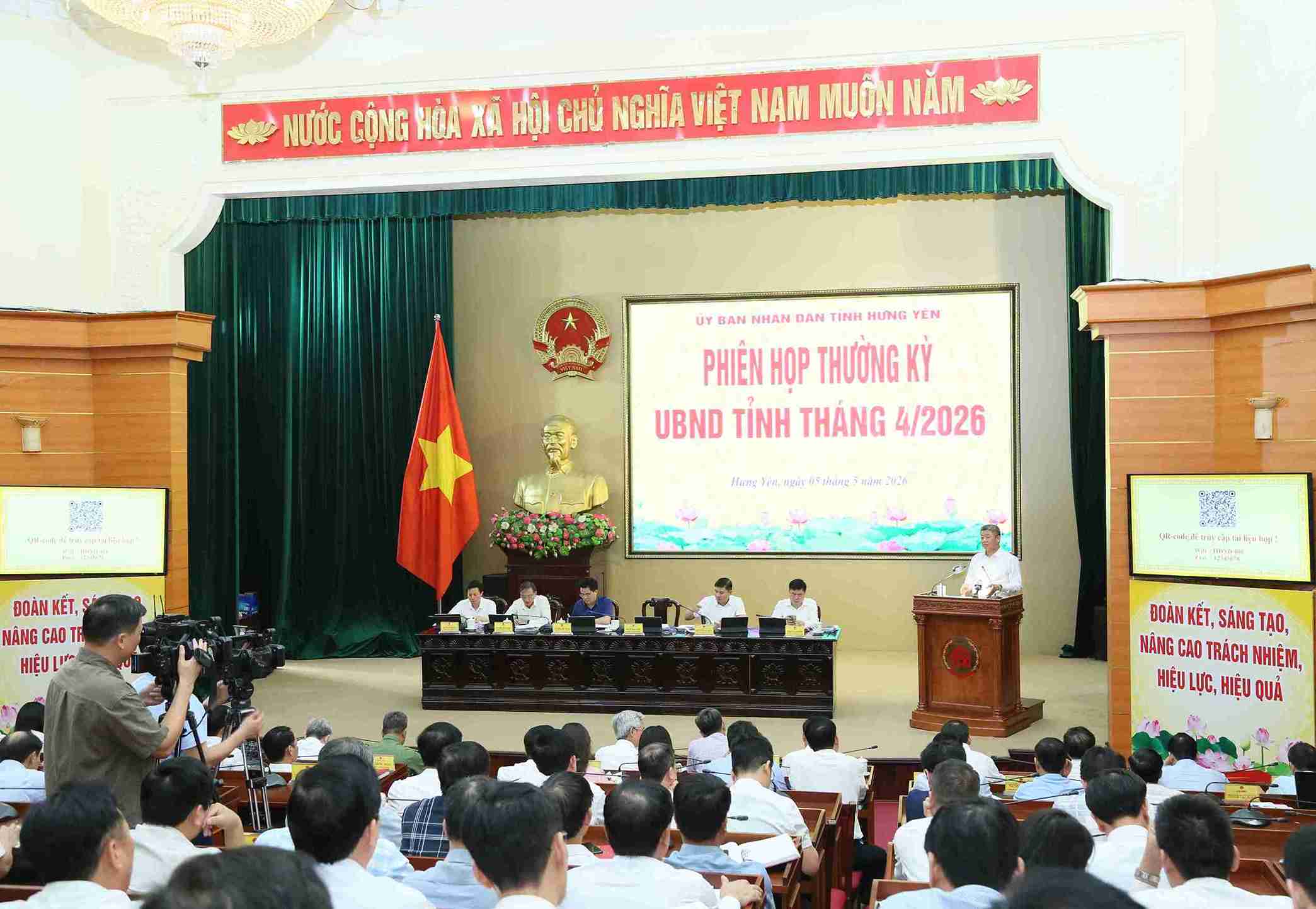 UBND tỉnh họp thường kỳ tháng 4.2026, bàn nhiều nội dung phát triển kinh tế - xã hội. Ảnh: Tất Đạt 