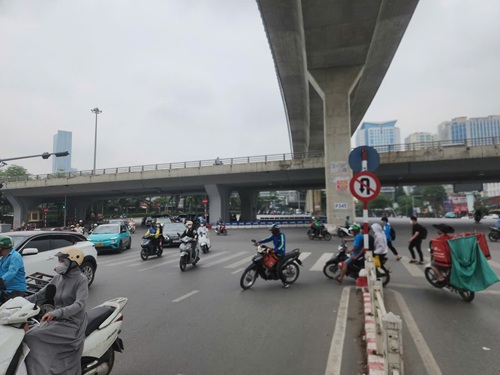 Hanoi approves more than 821 billion VND to build an overpass at the Le Trong Tan - National Highway 6 intersection. Illustrative photo: Minh Hanh